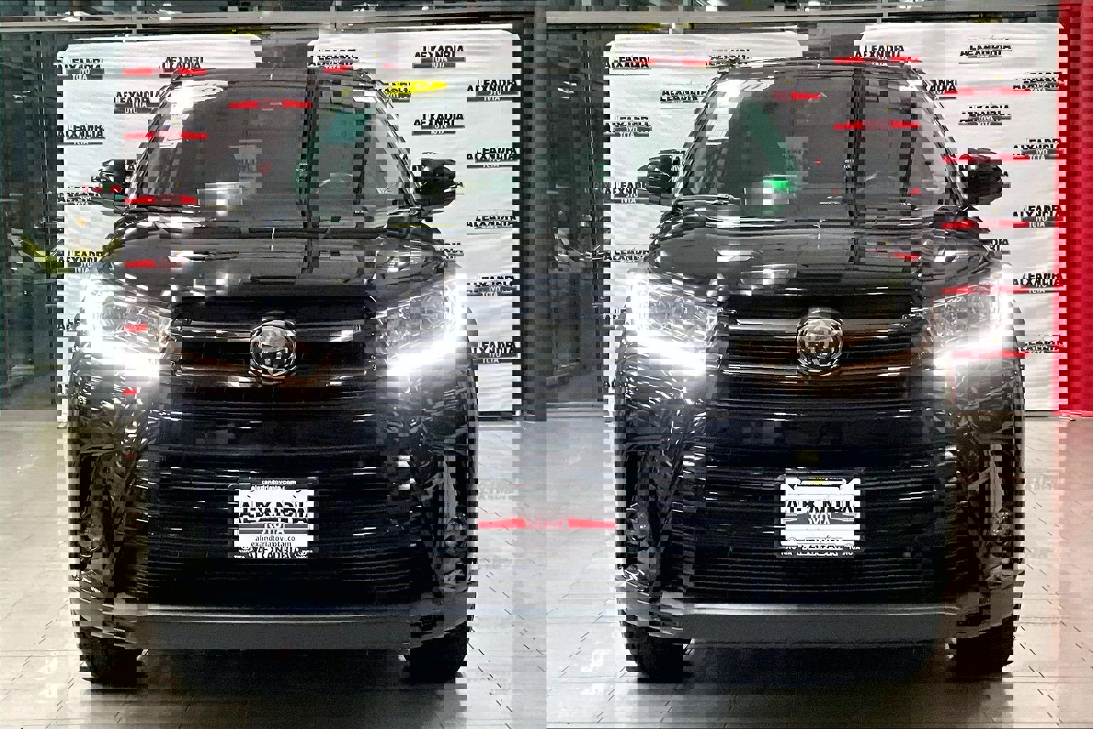 Used 2019 Toyota Highlander SE image 3