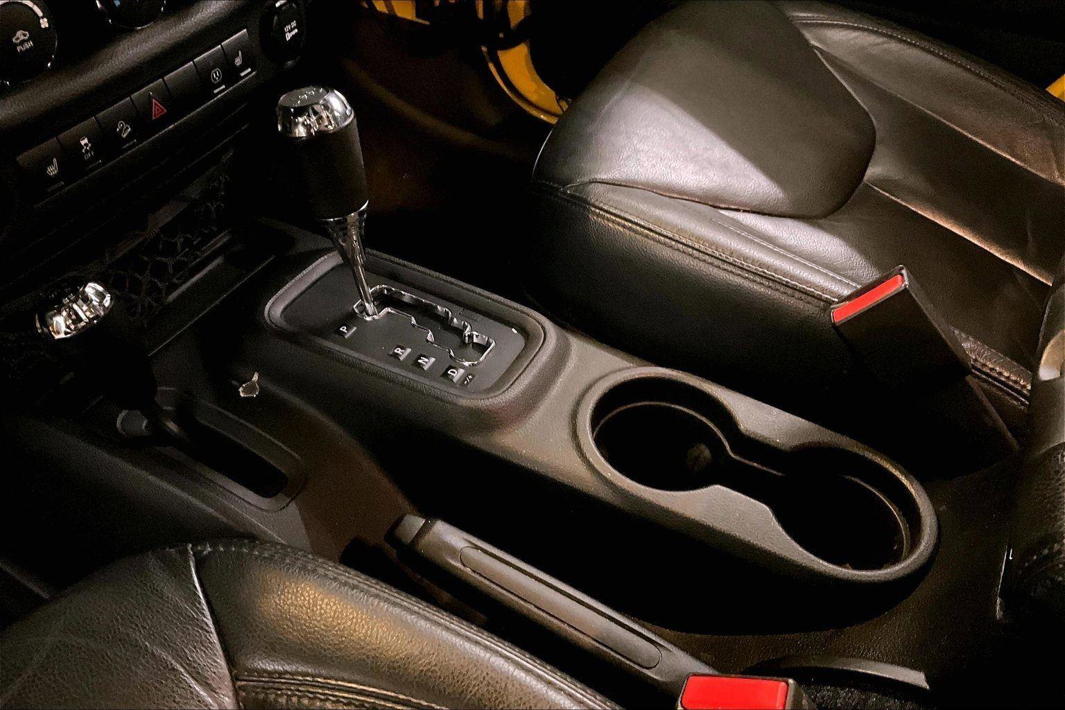 Used 2015 Jeep Wrangler Unlimited Sahara image 16