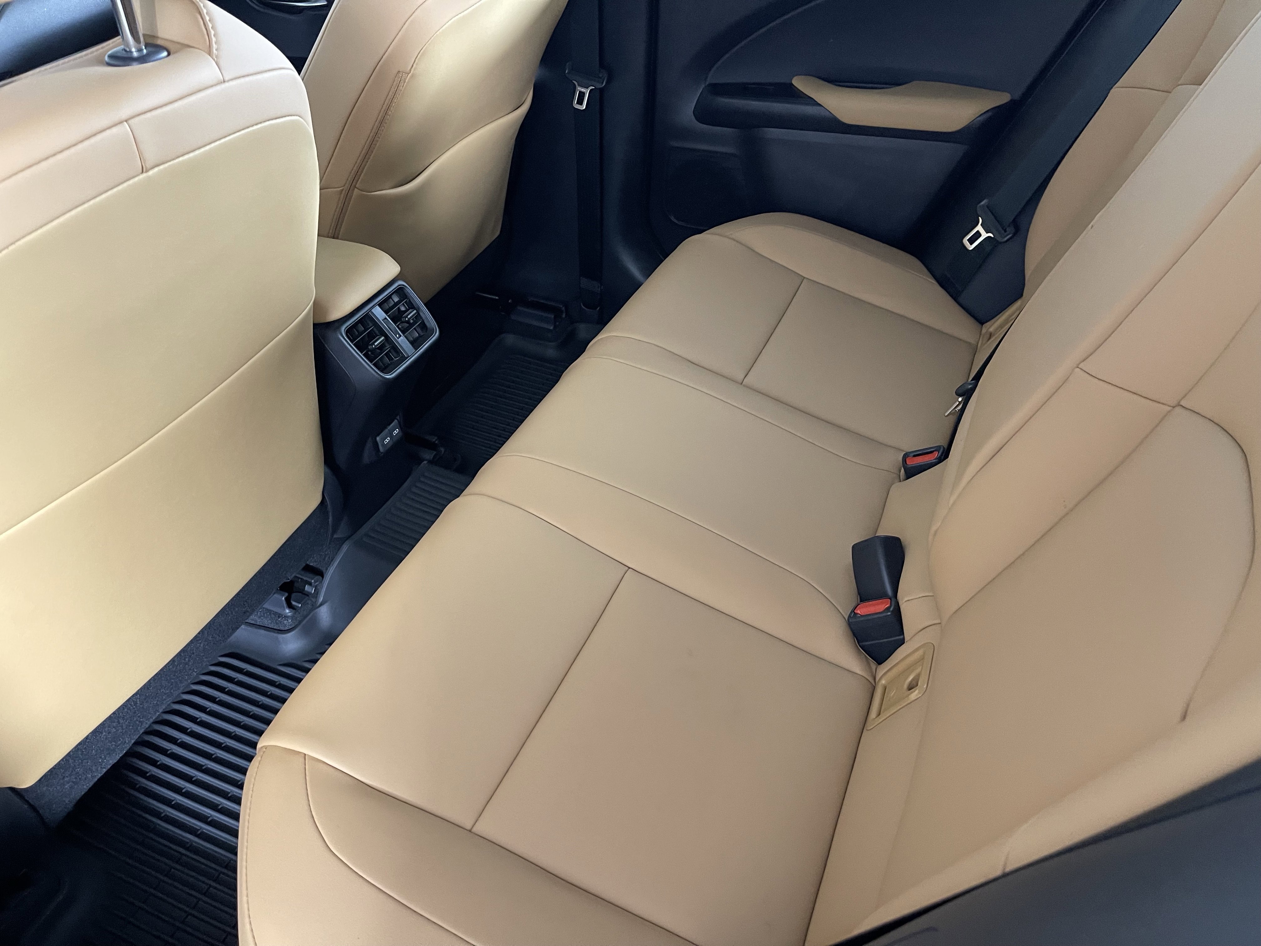 Used 2024 Lexus UX 250h AWD w/ Premium Package image 17