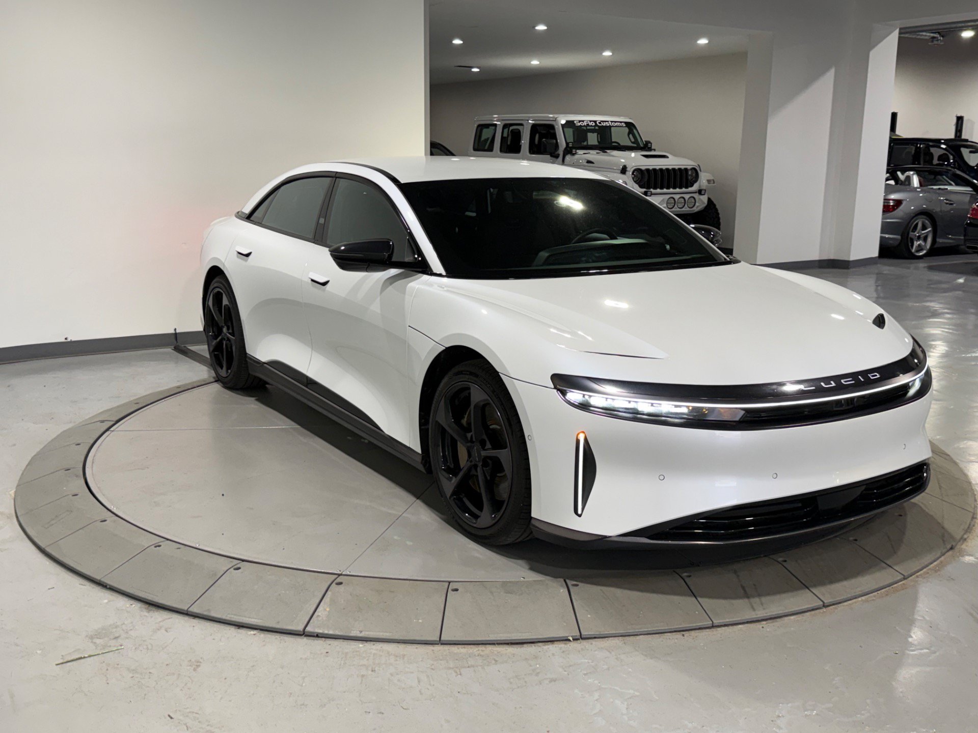 Used 2024 Lucid Air Touring AWD/4WD image 7