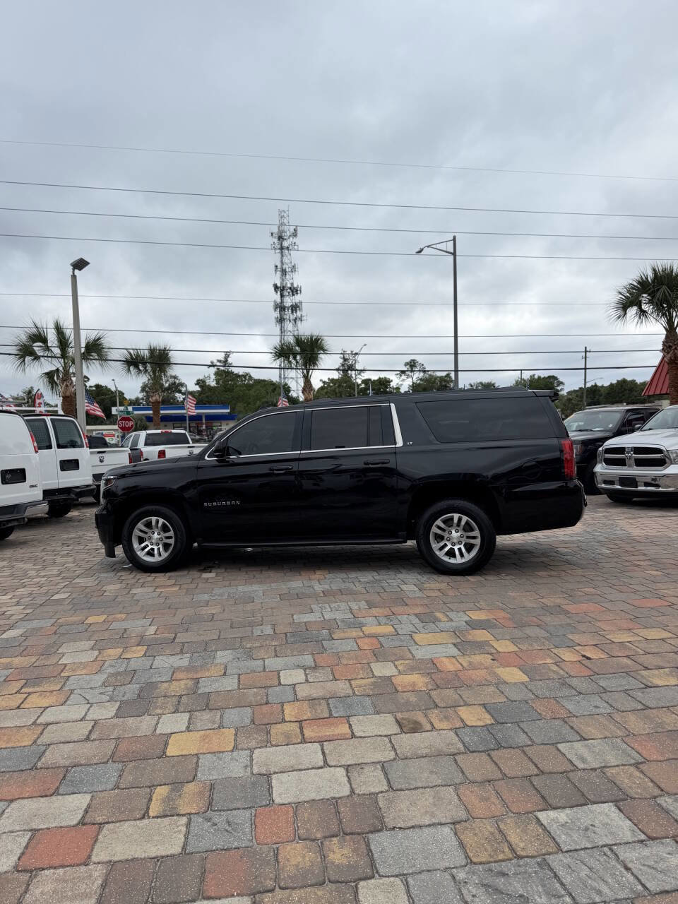 Used 2018 Chevrolet Suburban LT RWD image 9
