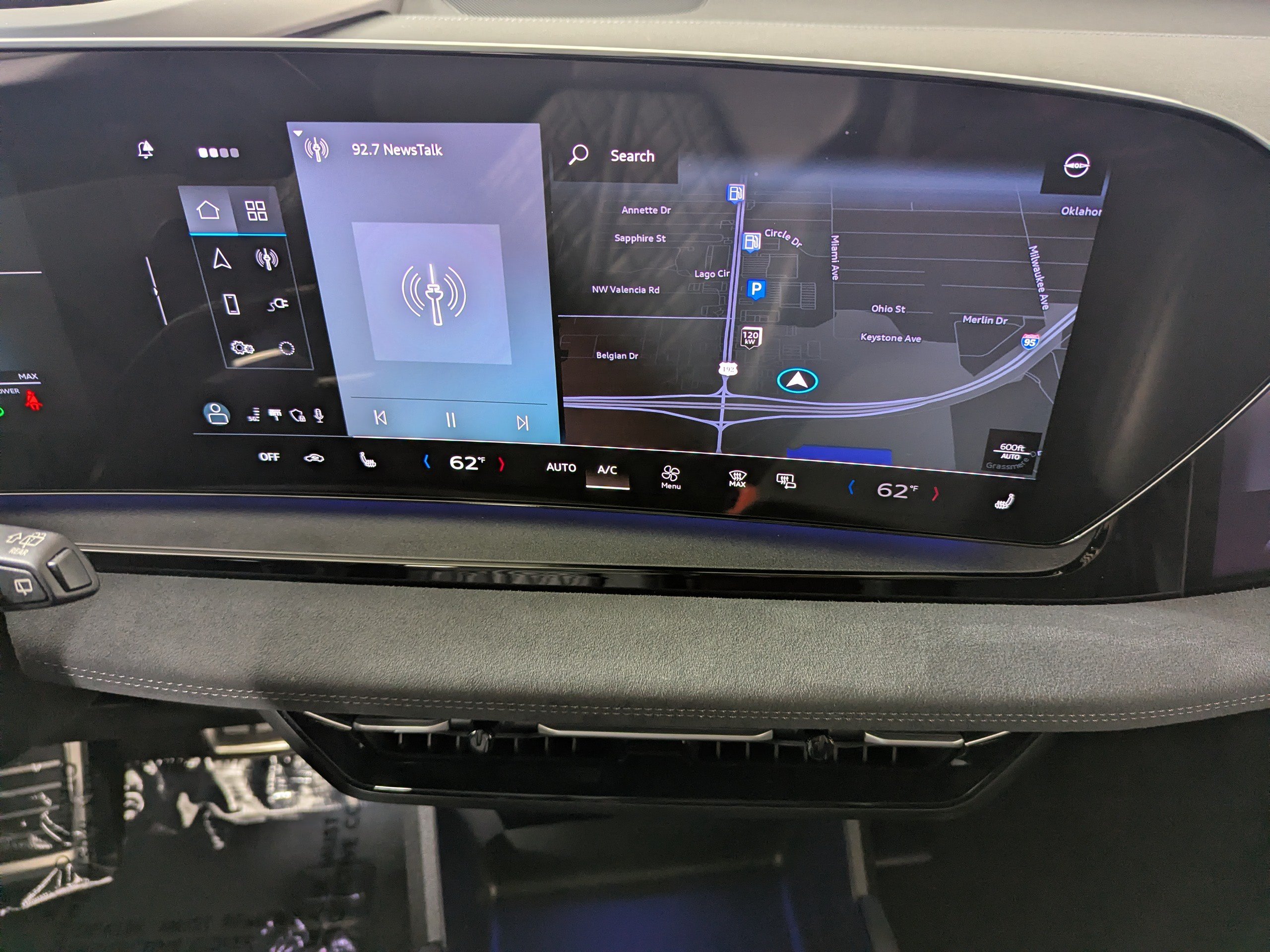 Certified 2025 Audi SQ6 e-tron Prestige AWD/4WD image 18