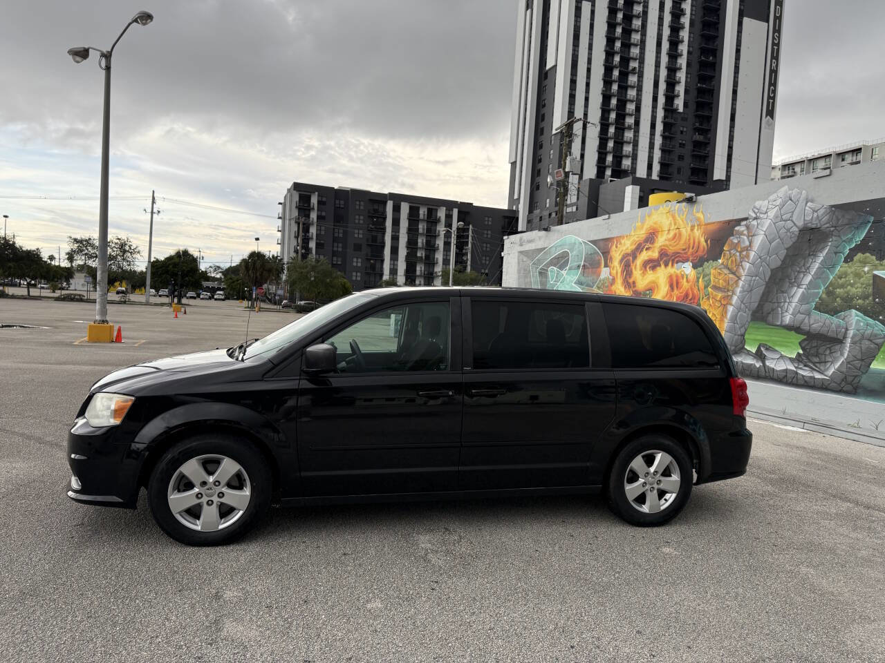 Used 2013 Dodge Grand Caravan SE image 5