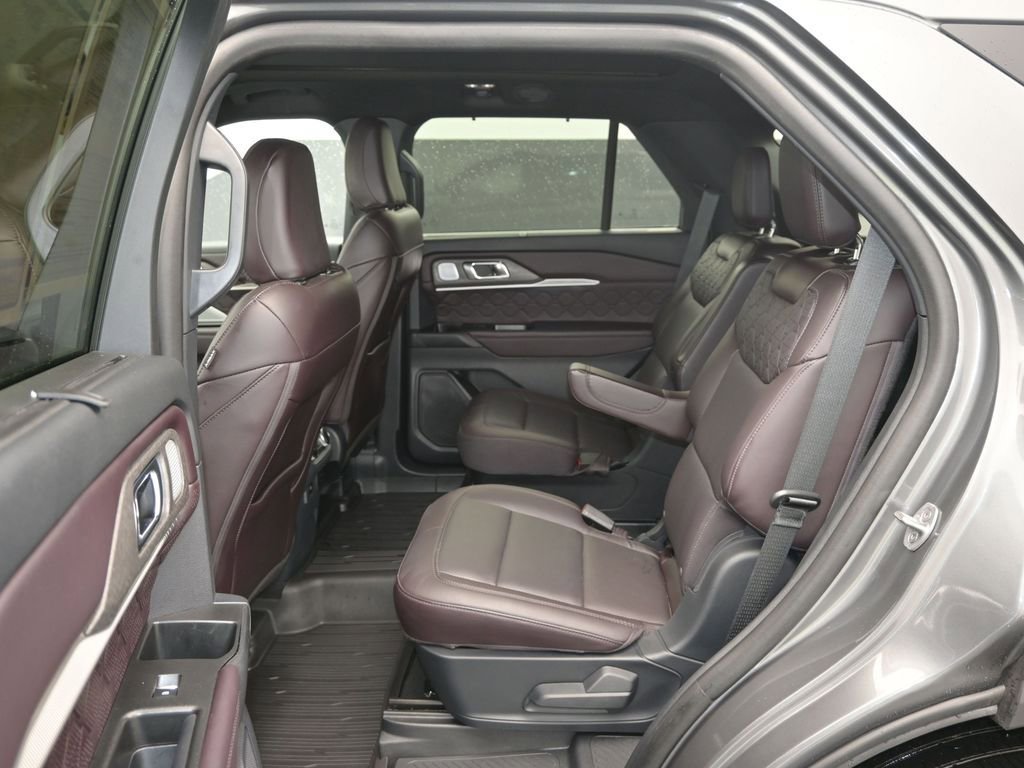 Used 2025 Ford Explorer Platinum w/ Ultimate Package image 15