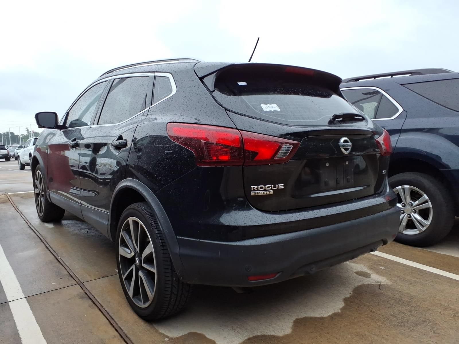 Used 2019 Nissan Rogue Sport SL w/ Premium Package FWD image 2