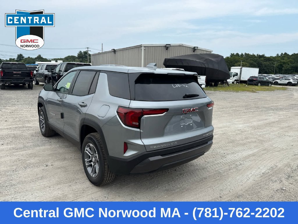 New 2027 GMC Terrain Elevation w/ LPO, Floor Liner Package AWD/4WD image 3