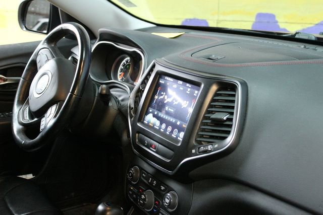 Used 2020 Jeep Cherokee Trailhawk w/ Comfort & Convenience Group image 10