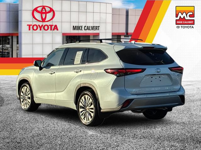 Used 2026 Toyota Highlander Platinum AWD/4WD image 3