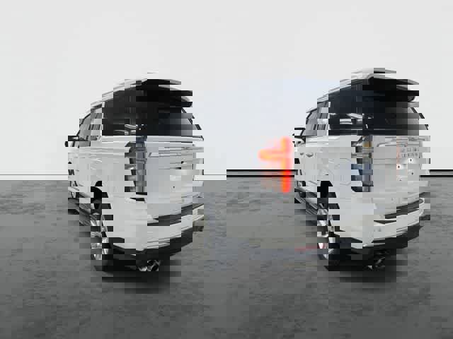 Used 2023 Chevrolet Suburban Premier image 2