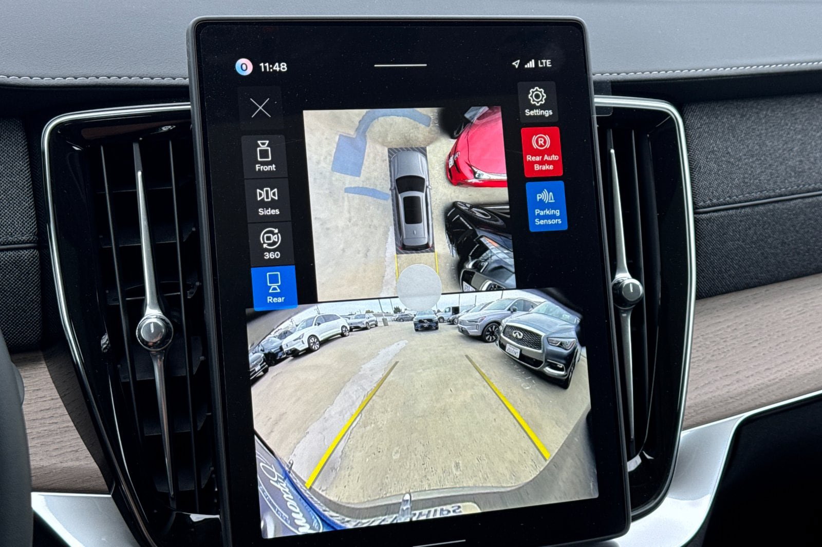 New 2026 Volvo XC90 B5 Plus w/ Protection Package AWD/4WD image 9