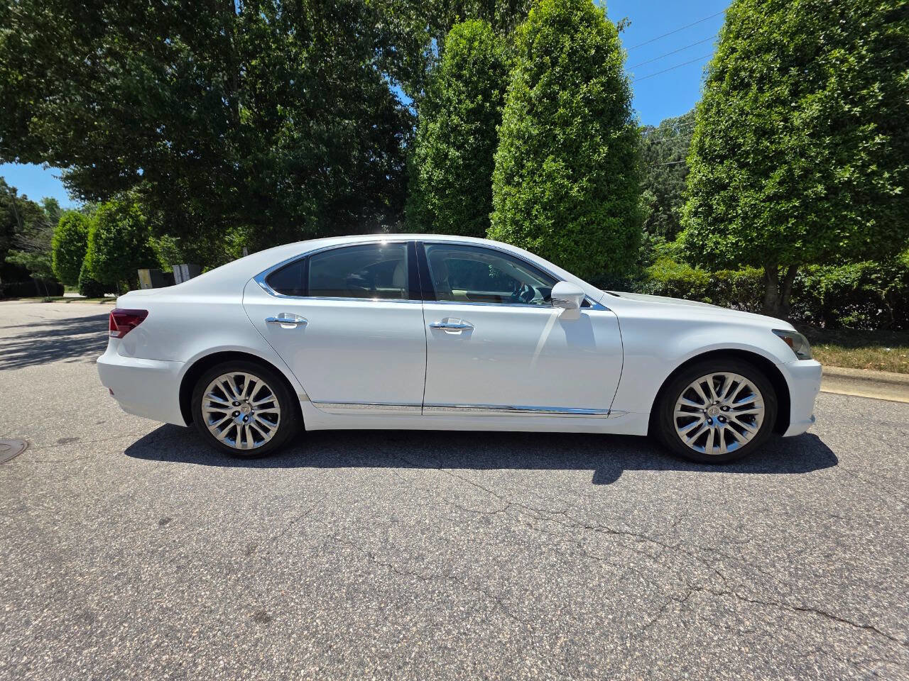 Used 2014 Lexus LS 460 w/ Comfort Package RWD image 6
