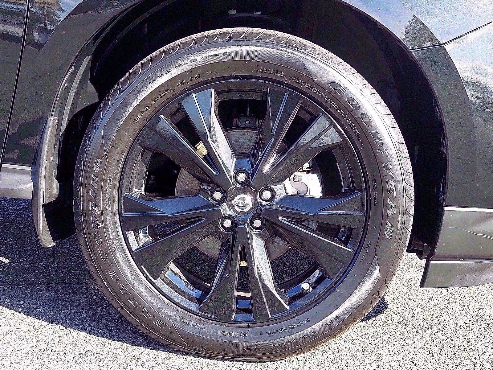 Used 2018 Nissan Pathfinder SL w/ Midnight Edition Package image 8