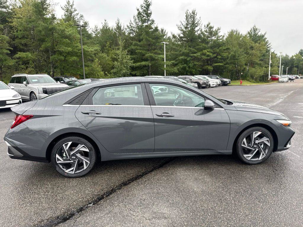 New 2026 Hyundai Elantra Limited FWD image 6