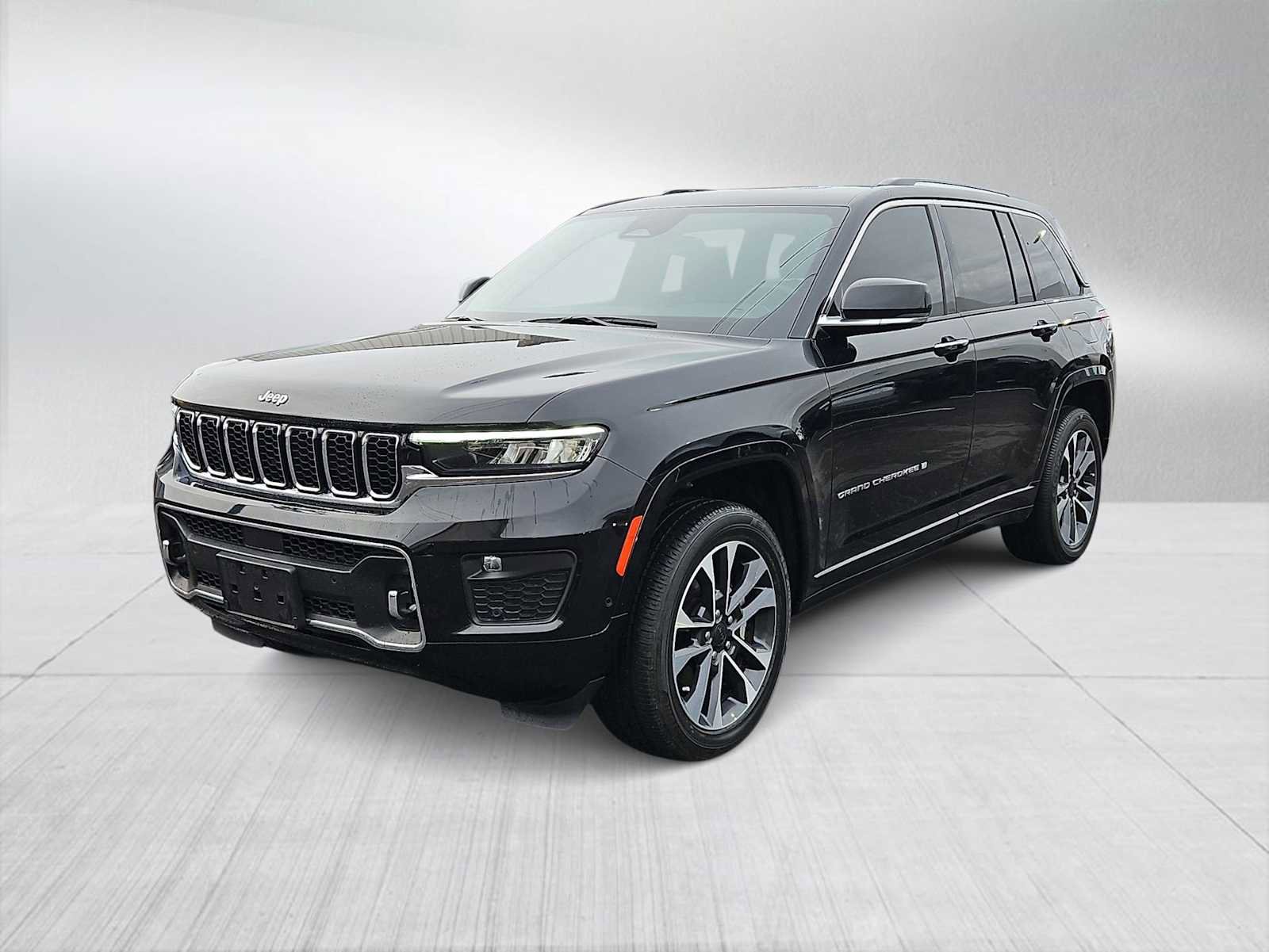 Used 2023 Jeep Grand Cherokee Overland image 4