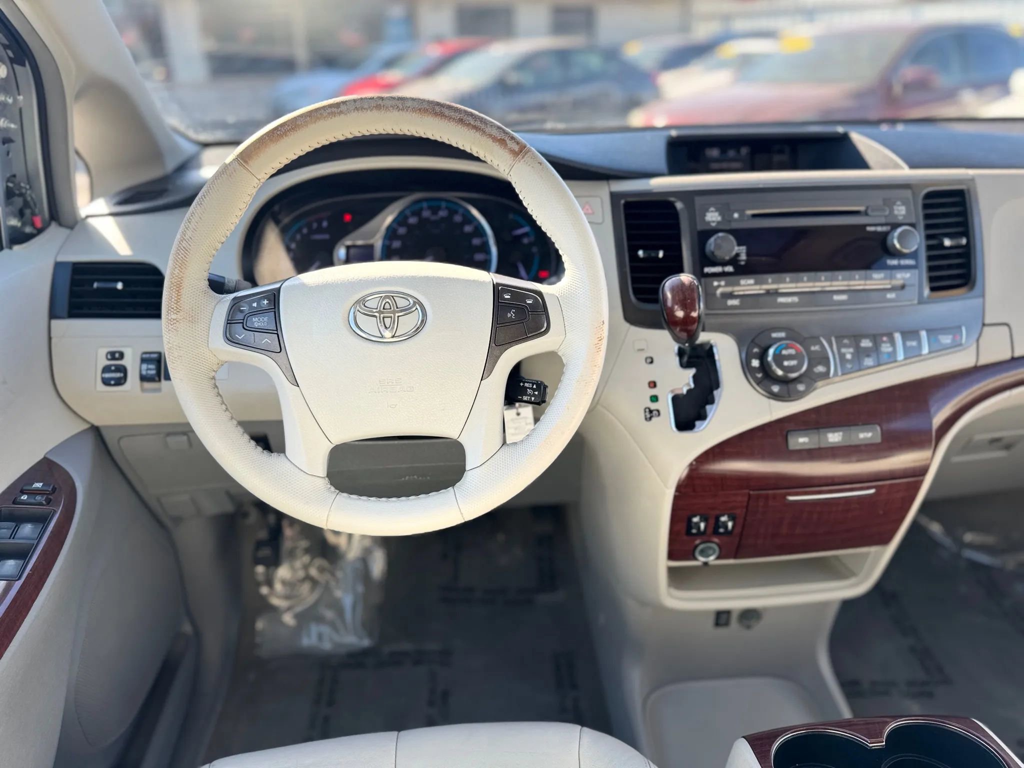 Used 2012 Toyota Sienna XLE image 16