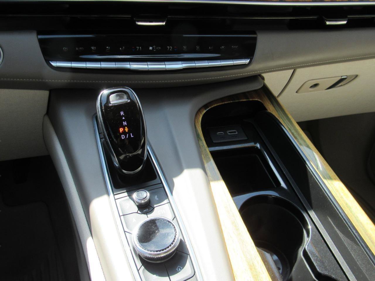 Used 2021 Cadillac Escalade Premium Luxury Platinum AWD/4WD image 28