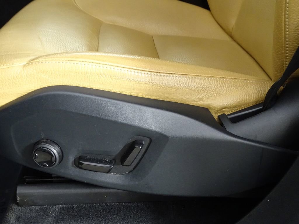 Used 2016 Volvo XC90 T6 Momentum w/ Protection Package Plus image 23