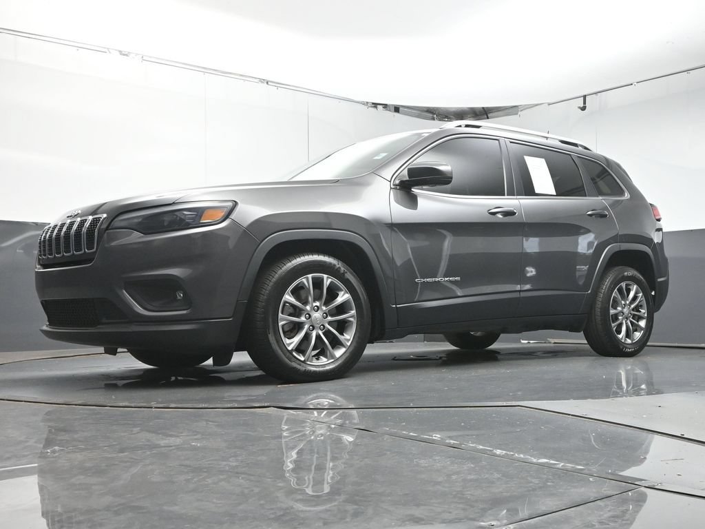 Used 2019 Jeep Cherokee Latitude Plus w/ Comfort/Convenience Group FWD image 32
