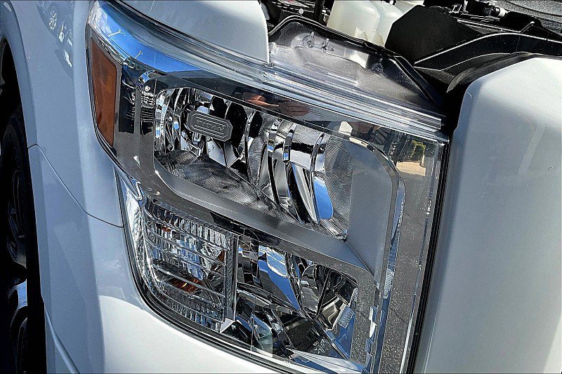 Used 2023 Nissan Titan SV image 31