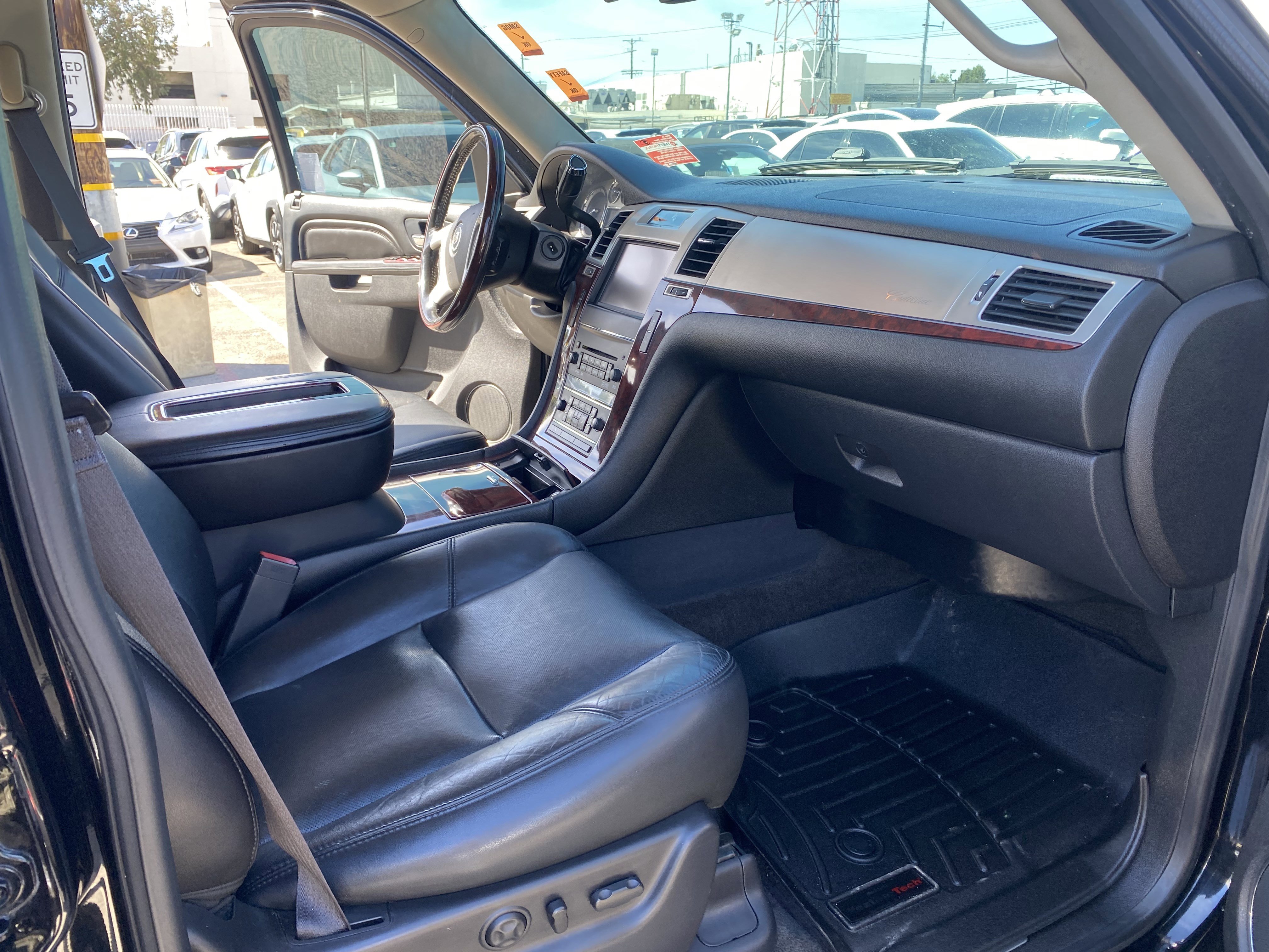 Used 2013 Cadillac Escalade ESV Luxury image 21