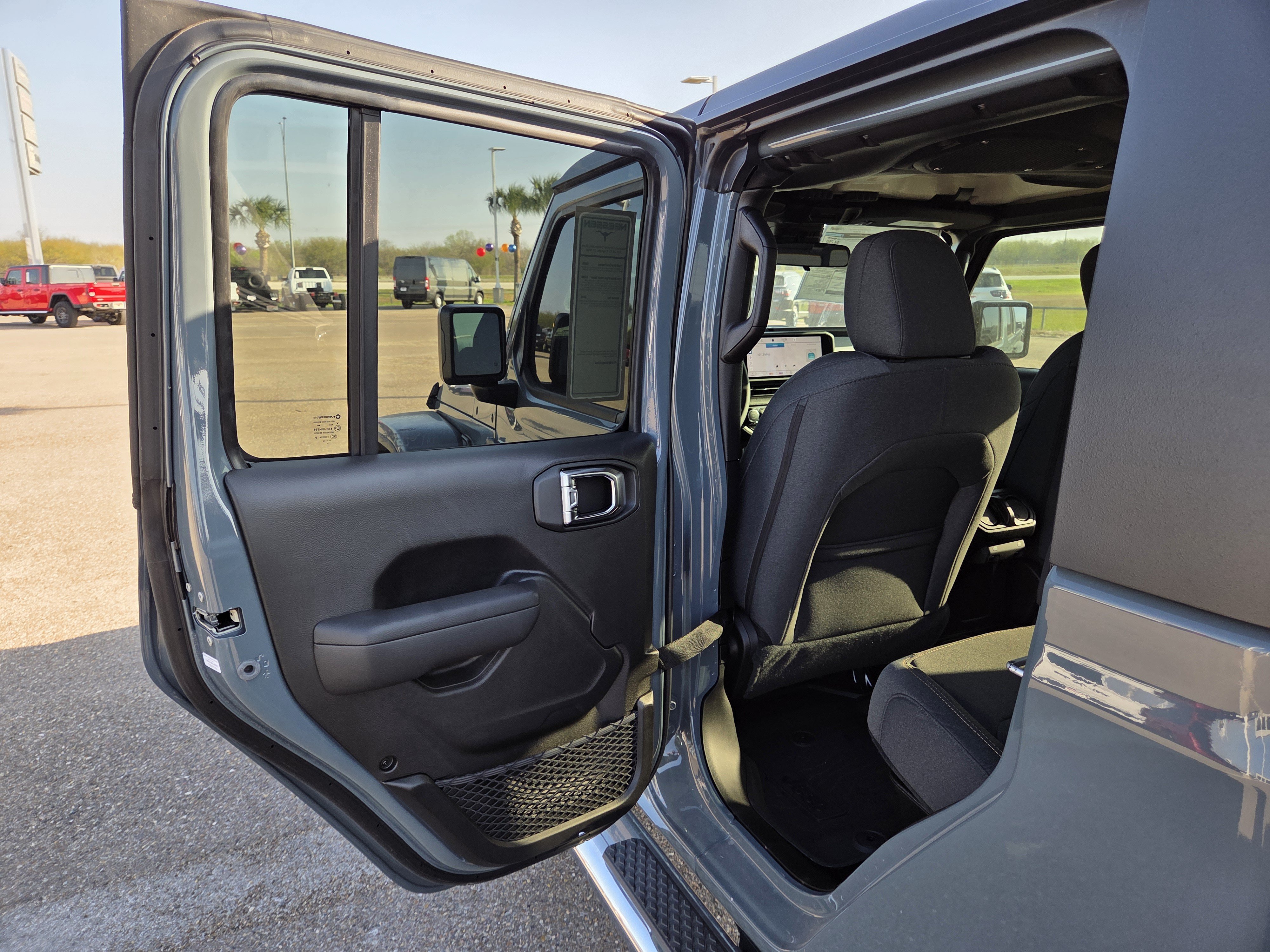 Used 2025 Jeep Gladiator Sport AWD/4WD image 14