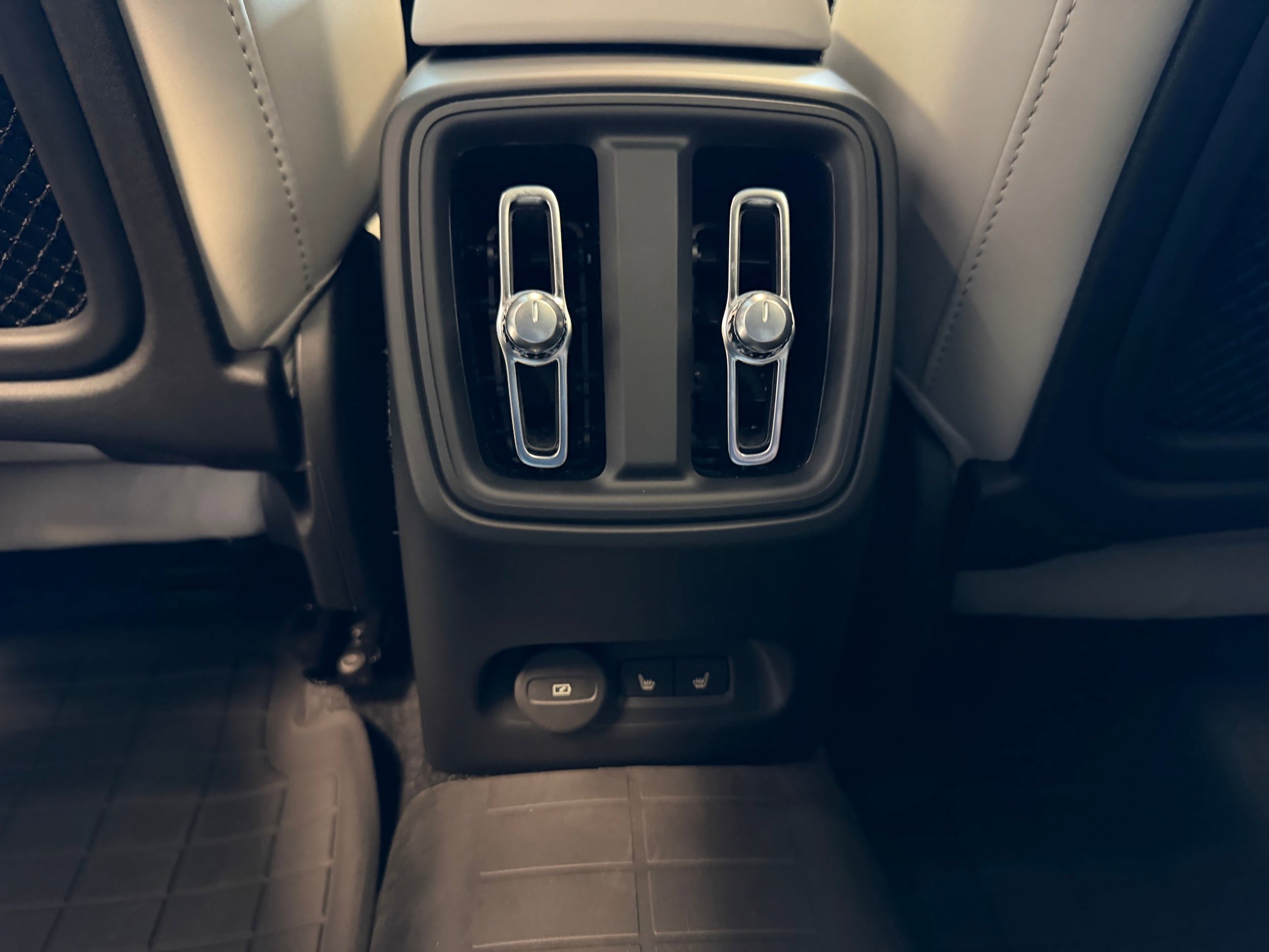 New 2026 Volvo EX40 Plus w/ Climate Package RWD image 31