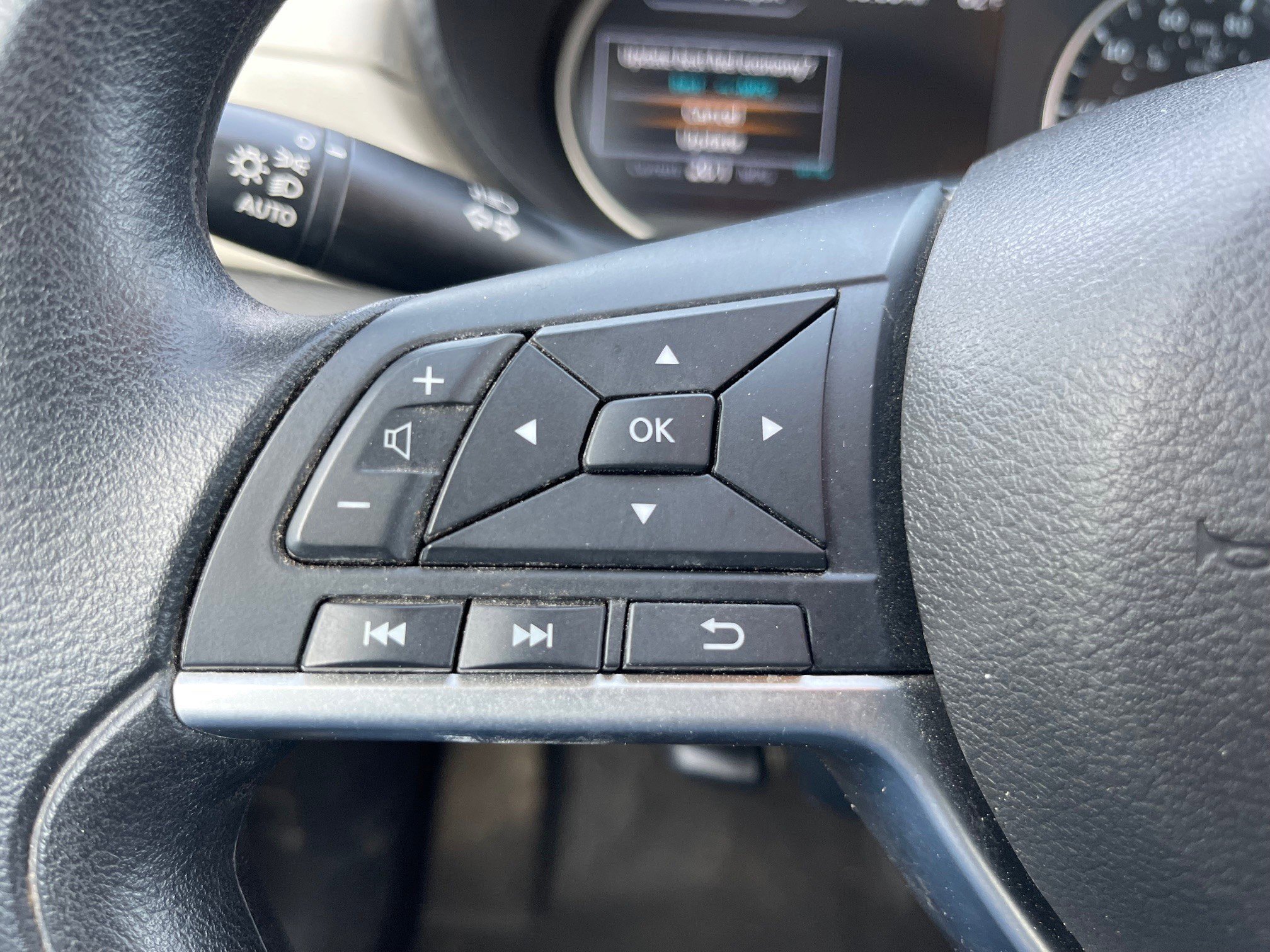 Used 2022 Nissan Versa SV image 17