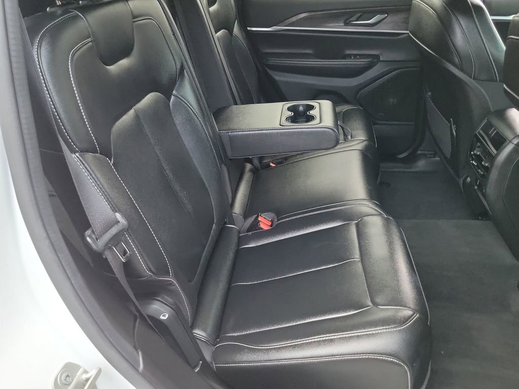 Used 2024 Jeep Grand Cherokee Limited image 21