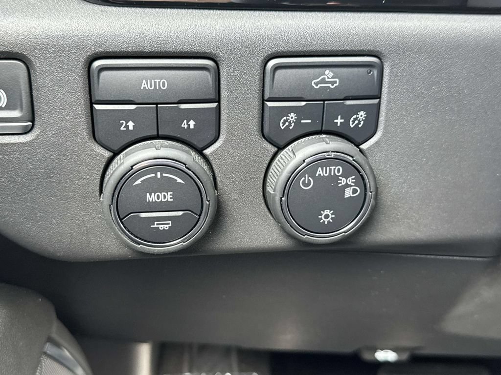 Used 2024 Chevrolet Silverado 1500 LT AWD/4WD image 18