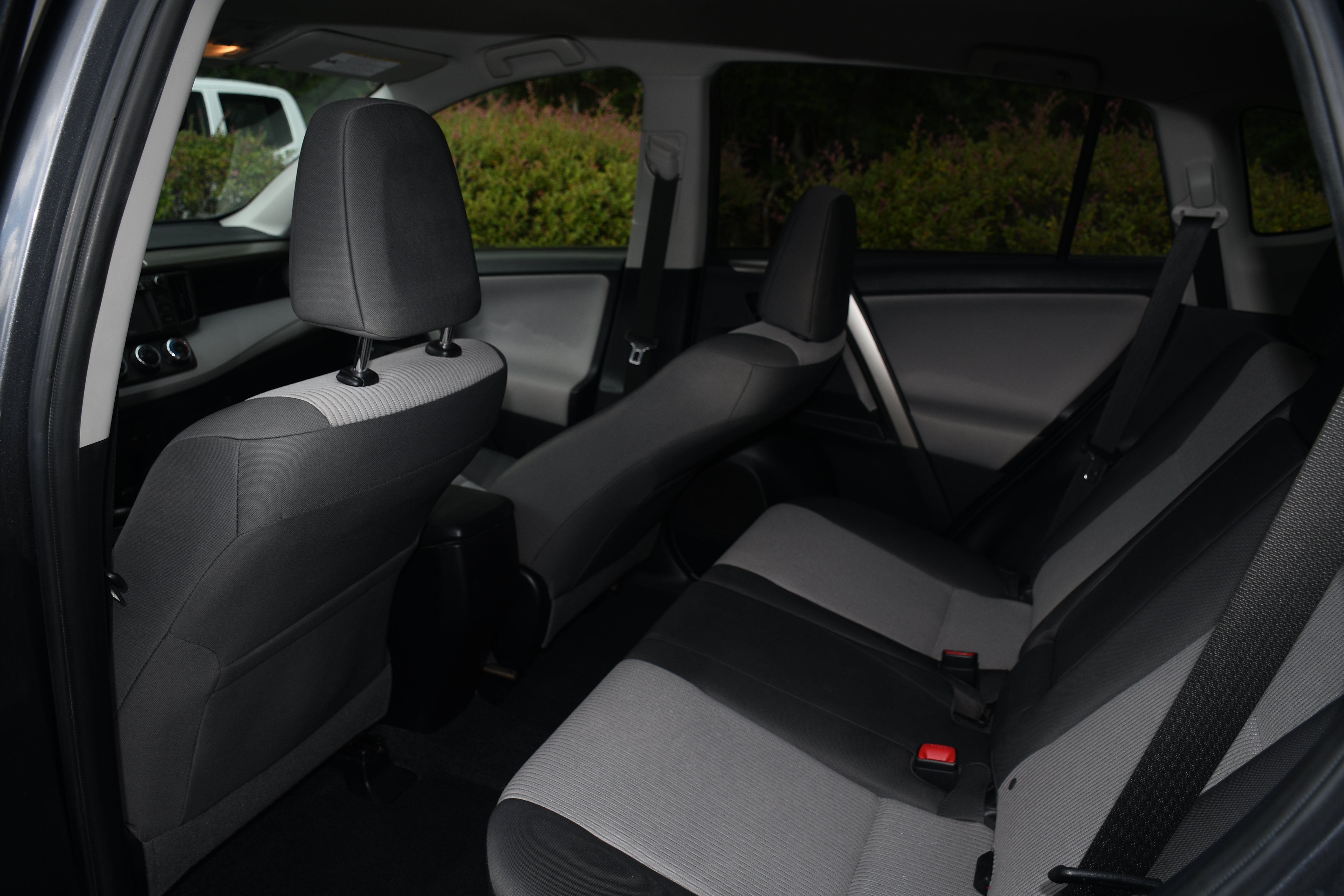 Used 2015 Toyota RAV4 LE AWD/4WD image 14