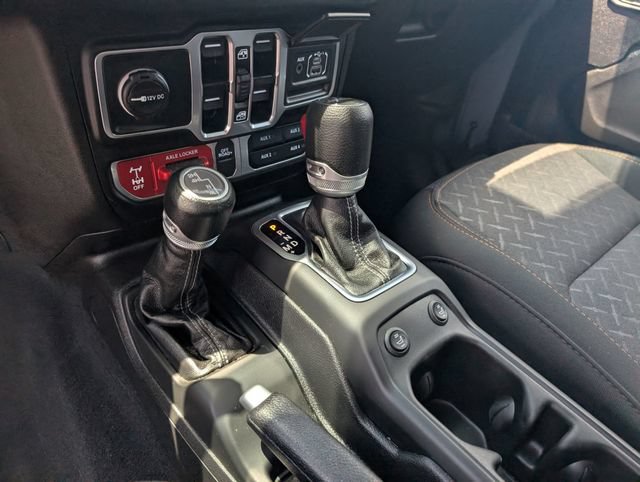 Used 2025 Jeep Gladiator Mojave AWD/4WD image 22