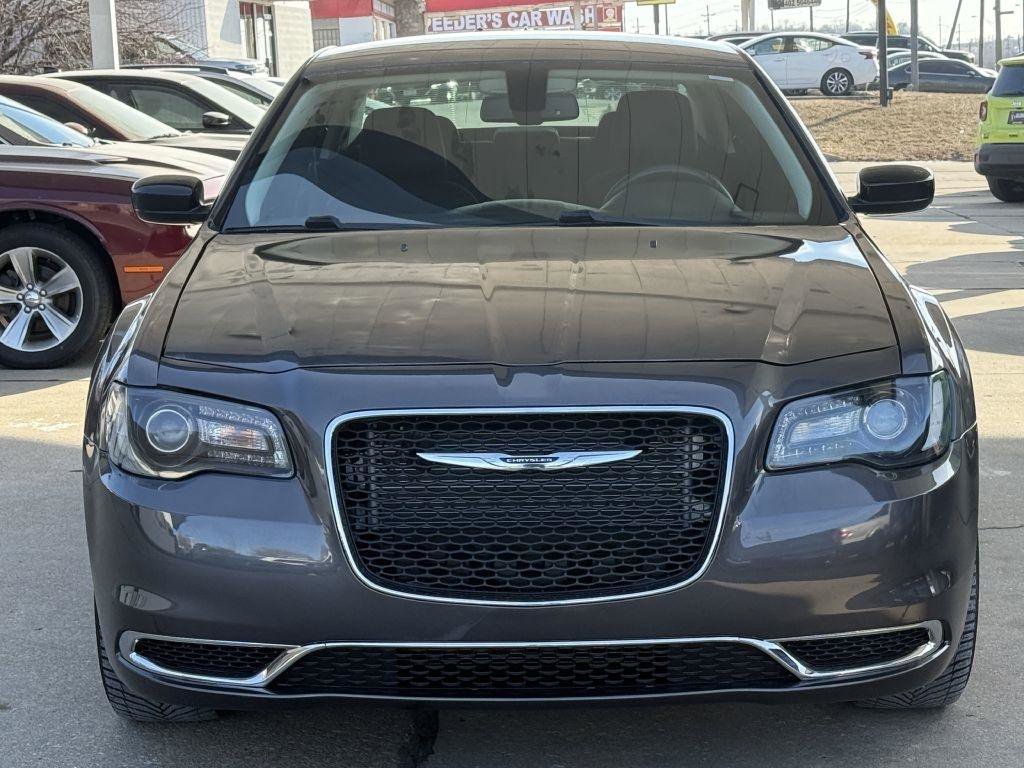 Used 2018 Chrysler 300 Touring w/ Sport Appearance Package AWD/4WD image 2