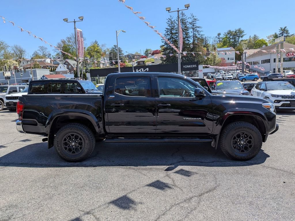 Used 2022 Toyota Tacoma SR5 AWD/4WD image 5