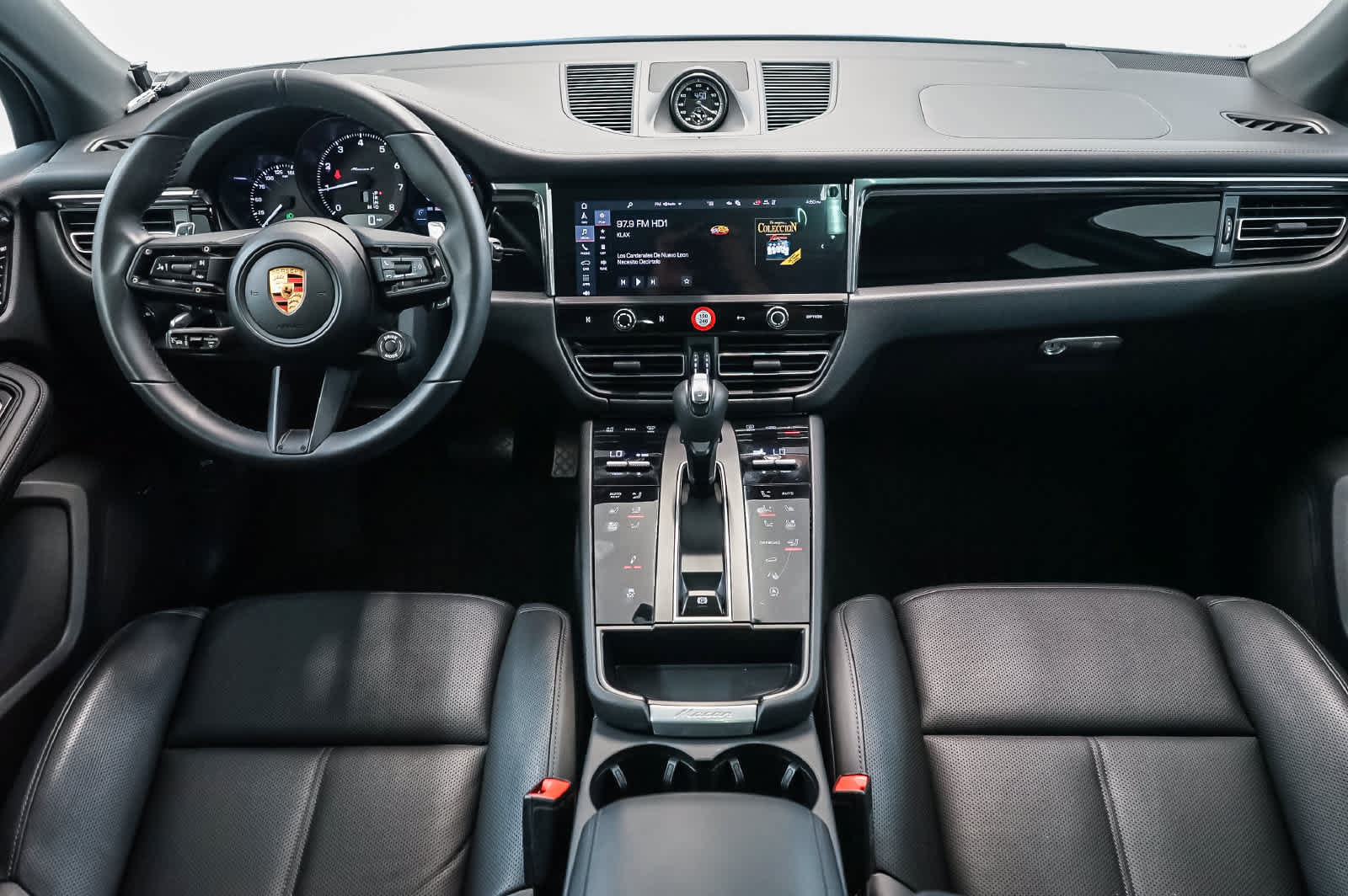 Certified 2026 Porsche Macan Turbo AWD/4WD image 15