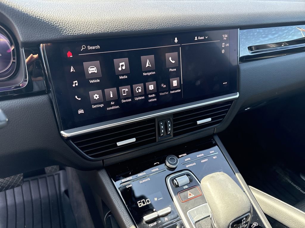 Used 2022 Porsche Cayenne Platinum Edition image 19