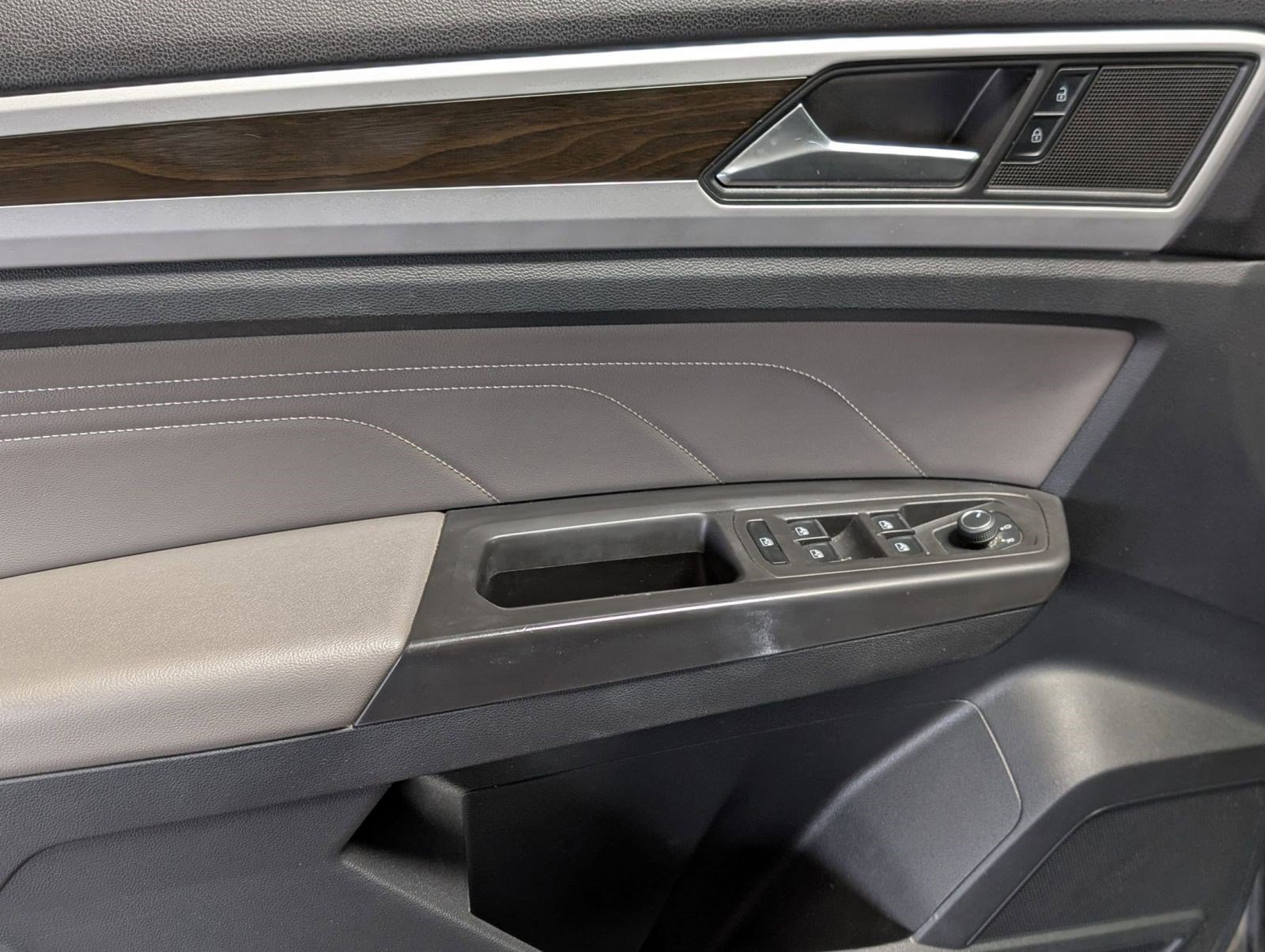 Used 2022 Volkswagen Atlas SE w/ Black Wheel Package image 14