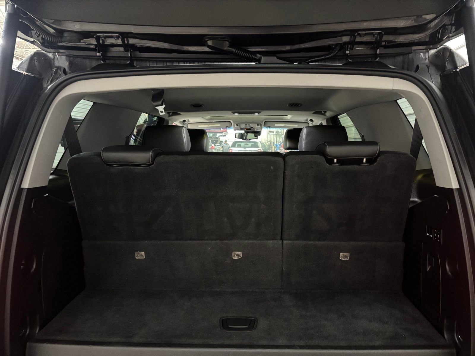 Used 2018 Chevrolet Tahoe LT w/ Luxury Package AWD/4WD image 36