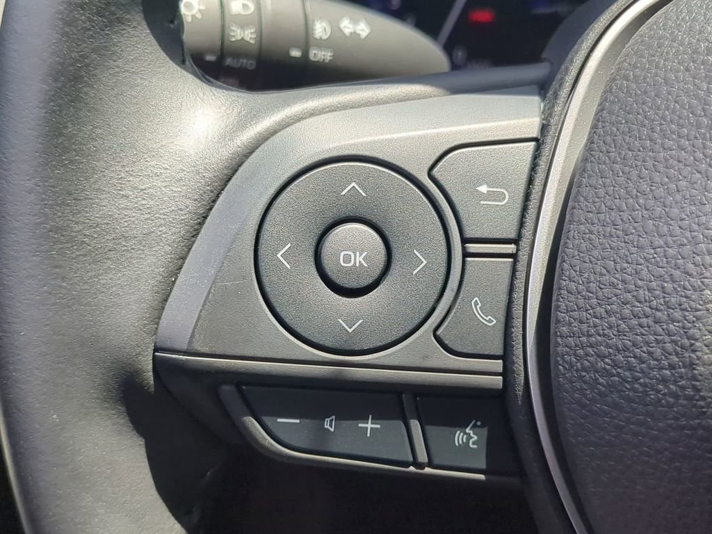 Used 2022 Toyota Corolla Cross XLE image 23