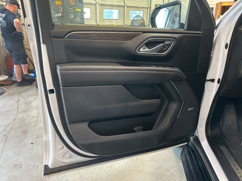 Used 2023 Chevrolet Tahoe LT AWD/4WD image 3