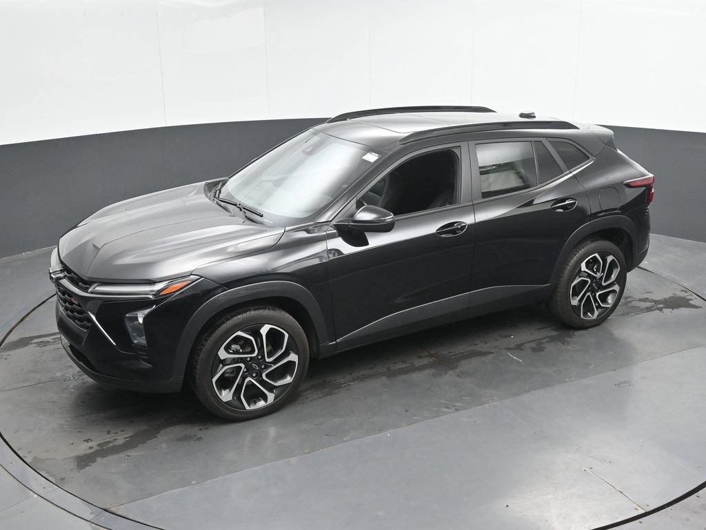 Used 2025 Chevrolet Trax RS w/ Sunroof Package FWD image 36