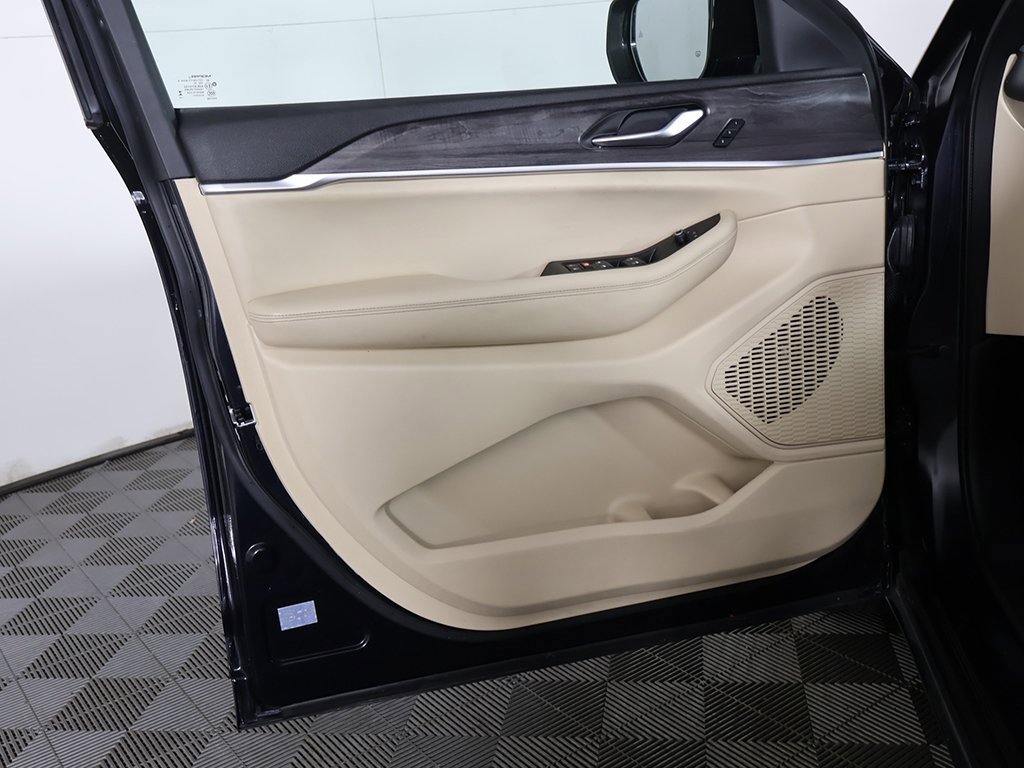 Used 2024 Jeep Grand Cherokee Limited image 23