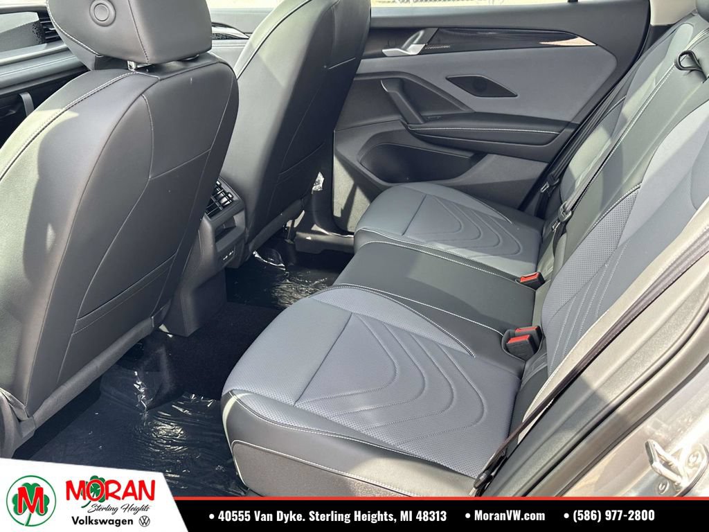 Used 2026 Volkswagen Tiguan SE AWD/4WD image 8