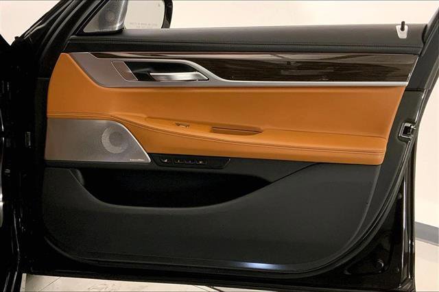 Used 2019 BMW M760i xDrive w/ Luxury Rear Seating Package image 25