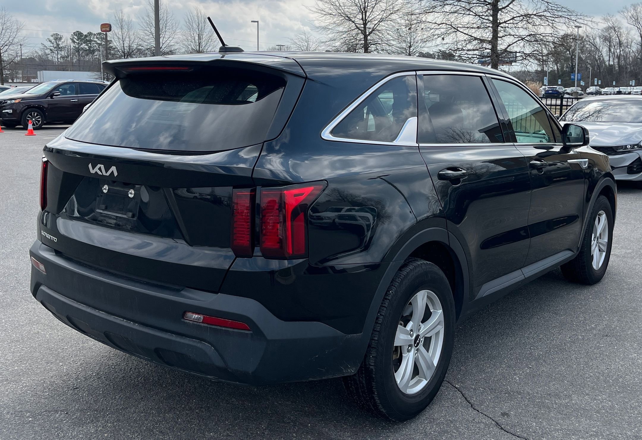 Used 2023 Kia Sorento LX image 8