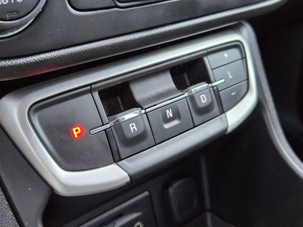 Used 2024 GMC Terrain SLT image 19