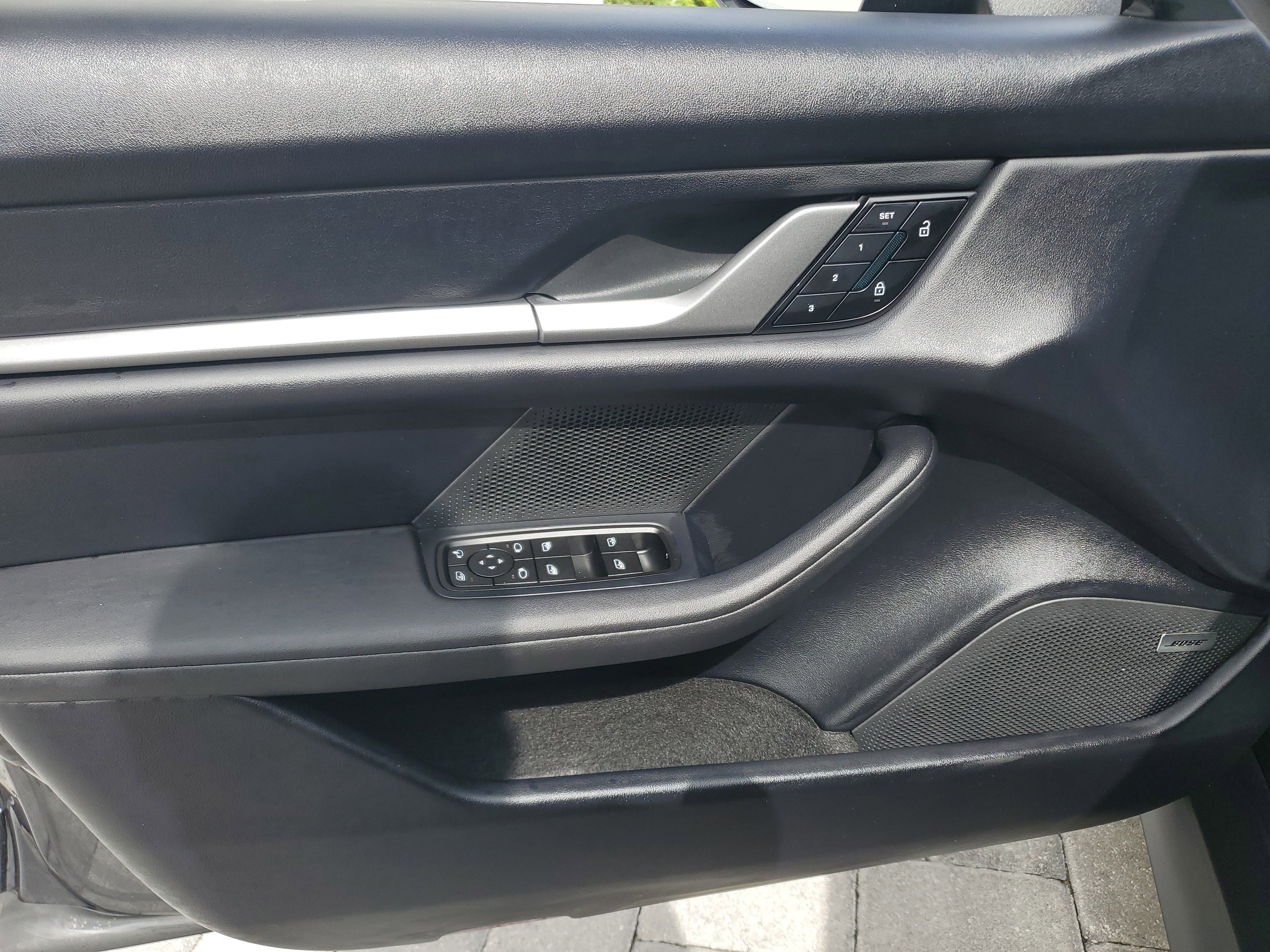 Used 2025 Porsche Taycan image 17