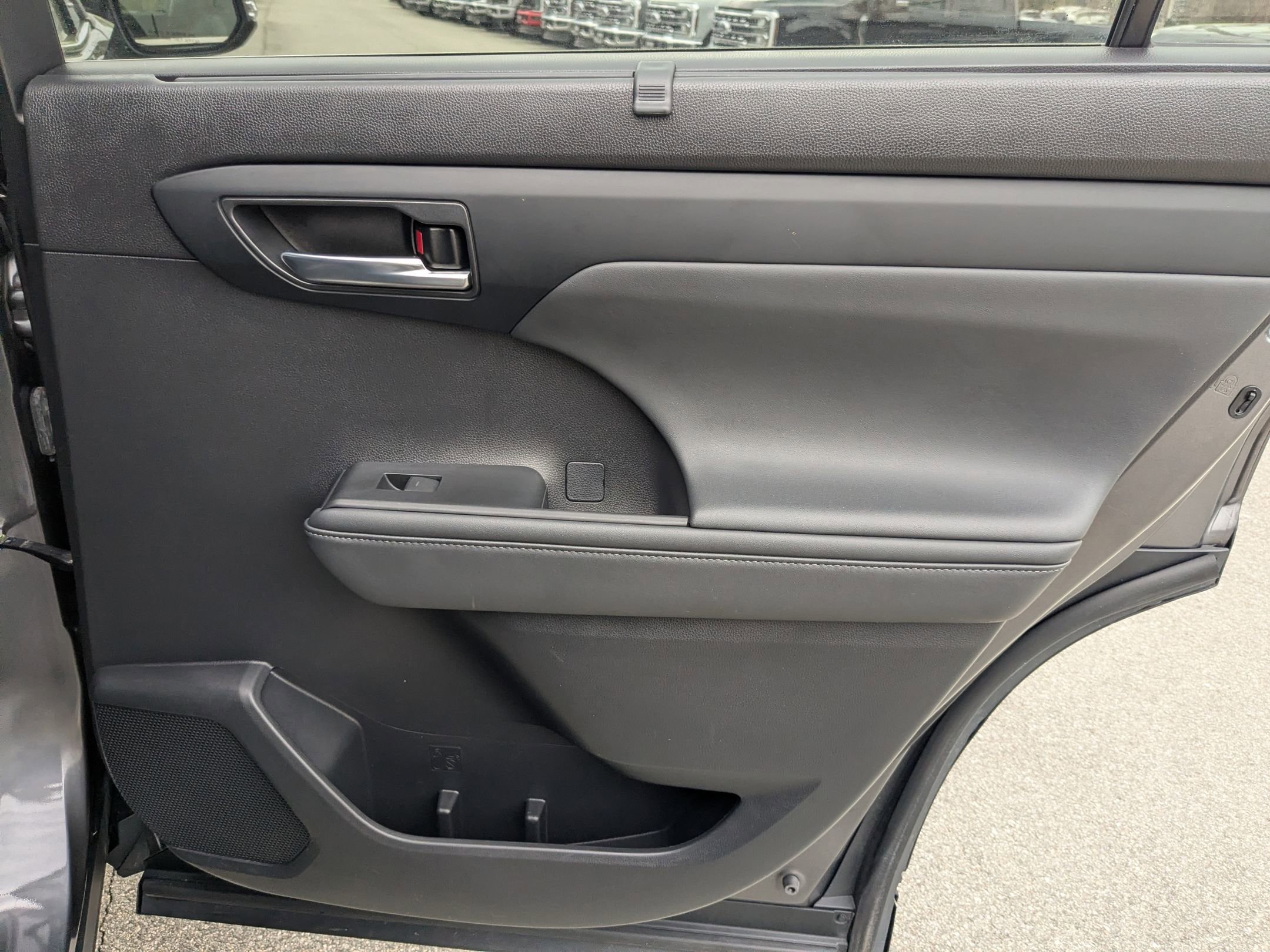 Used 2022 Toyota Highlander XLE image 36