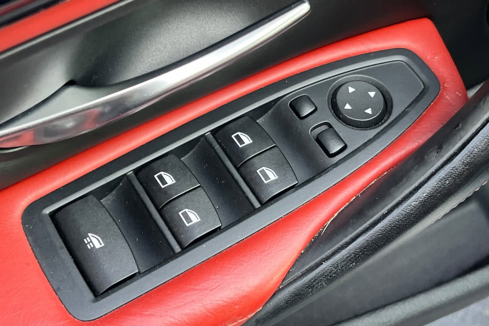 Used 2015 BMW M4 Convertible image 17