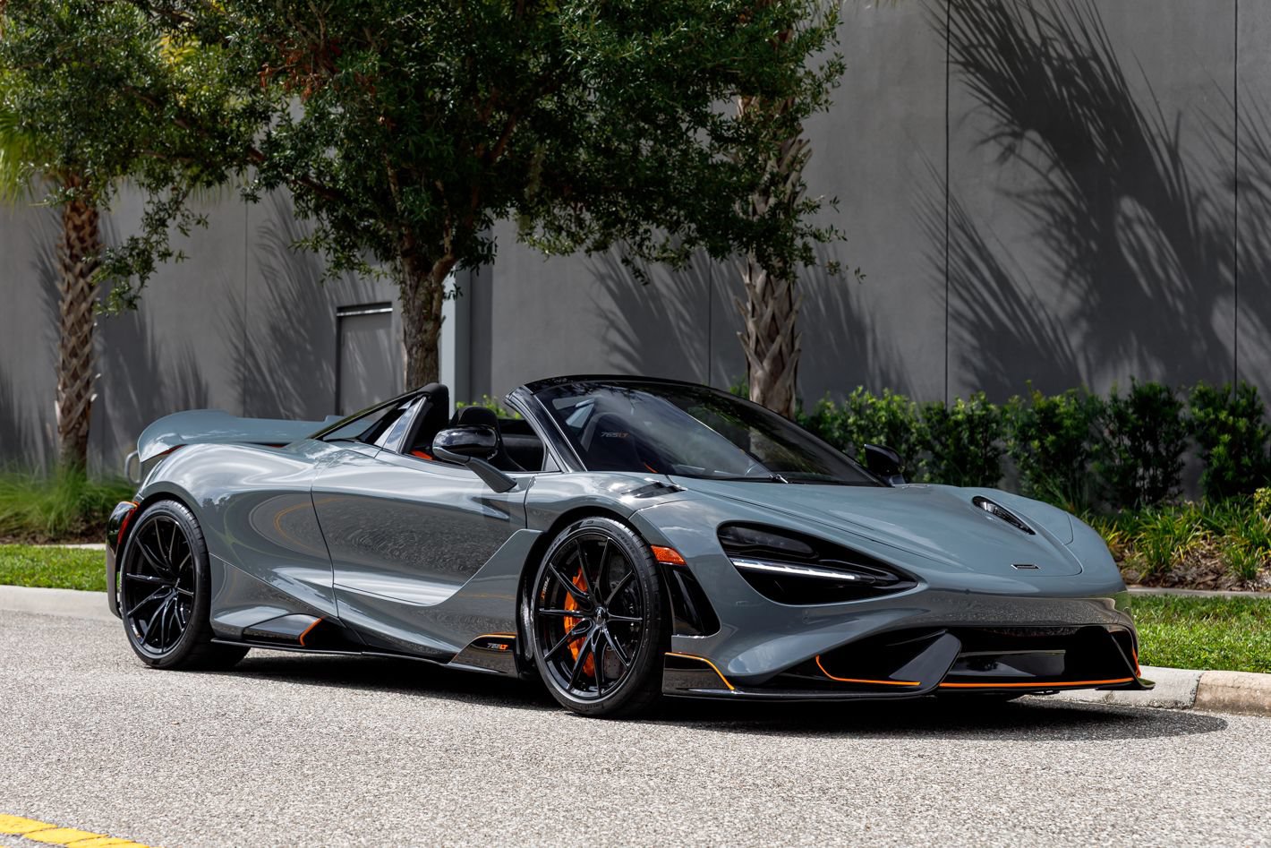 Used 2022 McLaren 765LT RWD image 1
