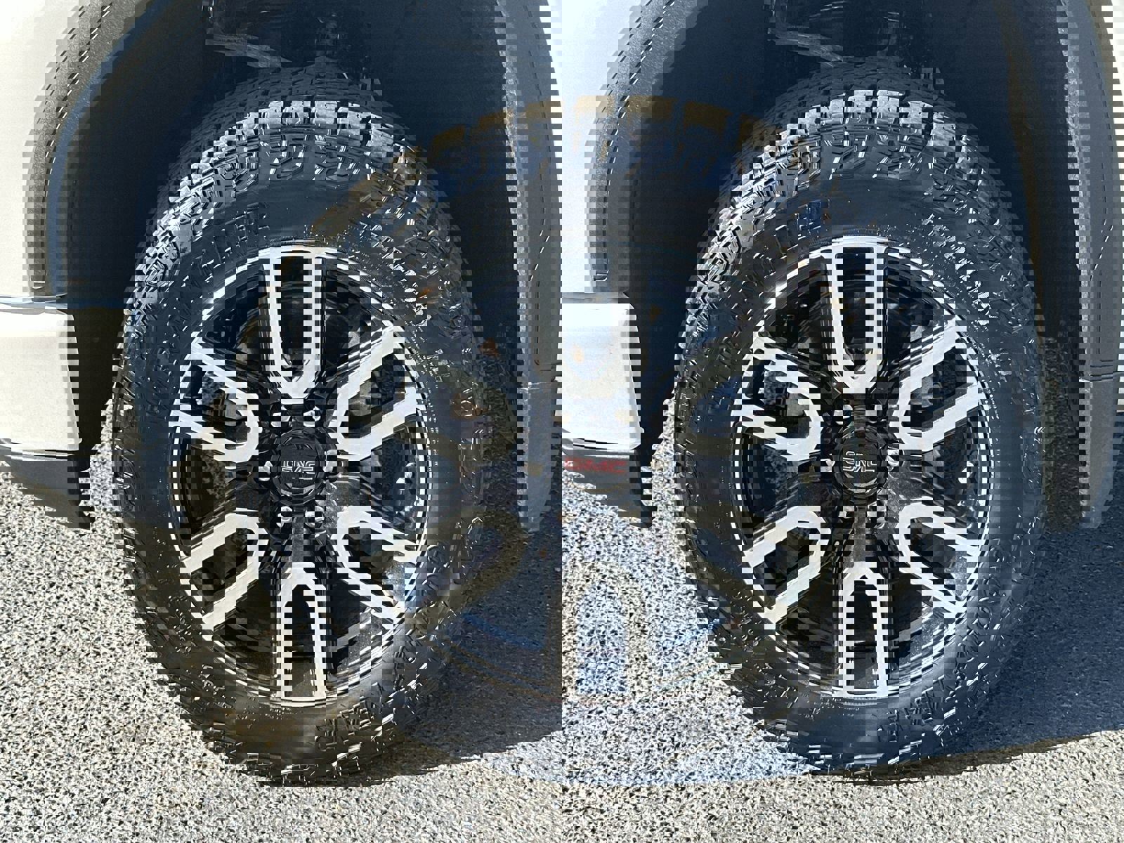 Used 2024 GMC Sierra 1500 AT4 w/ Technology Package image 13